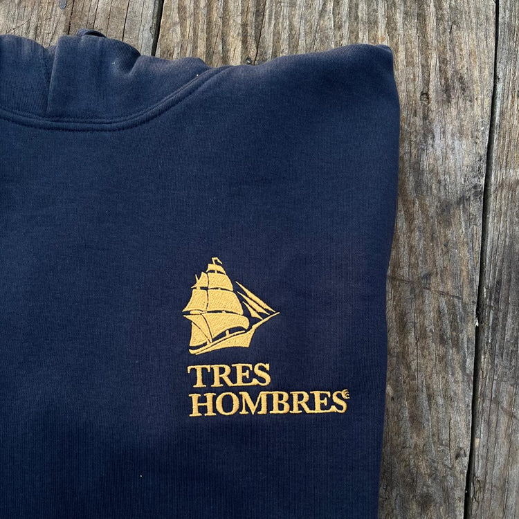 Zoom front Tres Hombres Hoodie embroidered