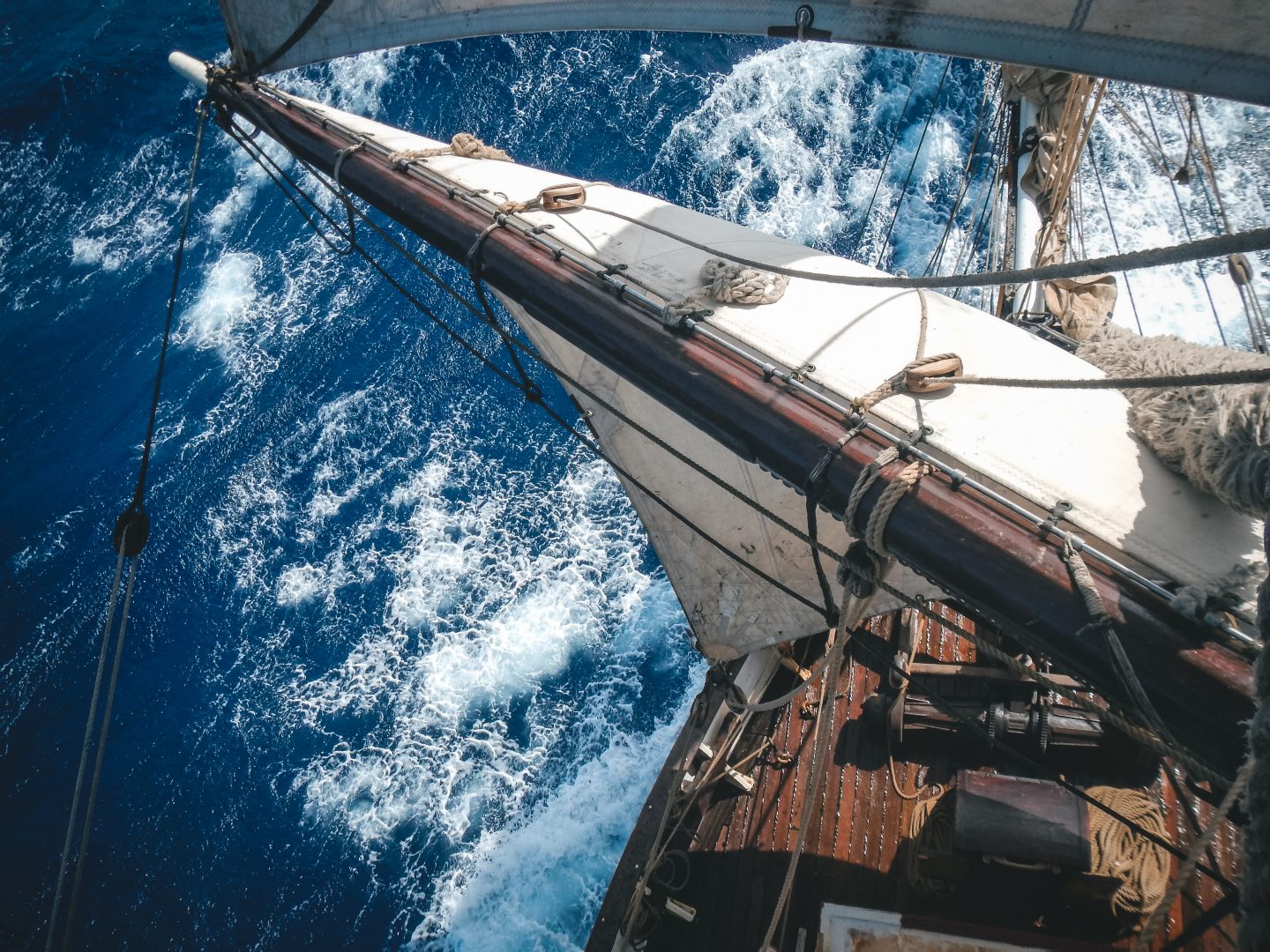 Motorless sailing vessel the Tres Hombres
