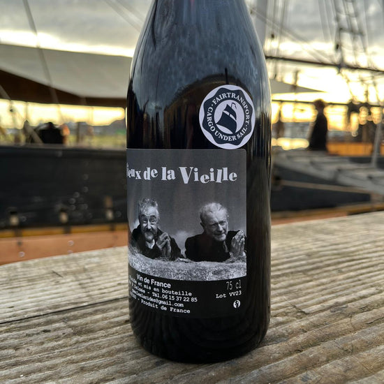 Zoom right side label of "Les Vieux de la Veille" Fairtransport French Red Wine sustainably shipped by engineless cargo ship Tres Hombres.