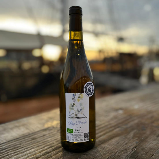French white wine "Page Blanche" sustainably shipped by Fairtransport and the engineless Tres Hombres.